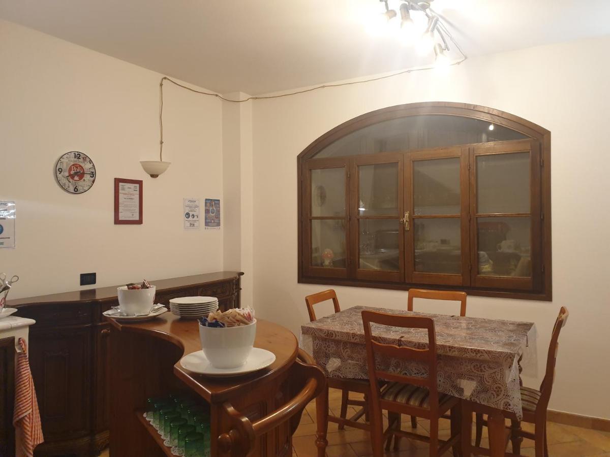 B&B Il Bagarello パラッツオーロ・スル・セーニオ エクステリア 写真